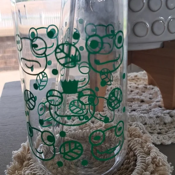 Glass Tumbler with lid and straw - Picture 3 of 3